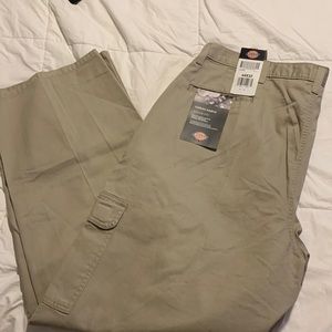 NWT Men’s Dickies Loose Fit Cargo Pants